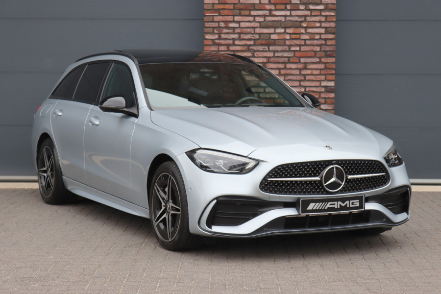 Mercedes-Benz C-Klasse Estate 300 e AMG Line Aut9 | Panoramadak | Trekhaak | Leder | Camera | Sfeerverlichting | Dodehoekassistent | Stoelverwarming | Advanced Sound System | High Perf. LED |