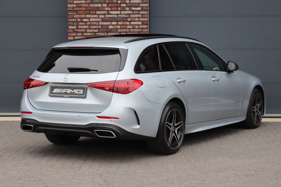 Mercedes-Benz C-Klasse Estate 300 e AMG Line Aut9 | Panoramadak | Trekhaak | Leder | Camera | Sfeerverlichting | Dodehoekassistent | Stoelverwarming | Advanced Sound System | High Perf. LED |