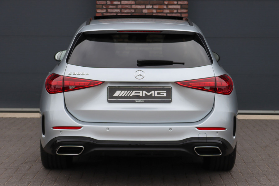 Mercedes-Benz C-Klasse Estate 300 e AMG Line Aut9 | Panoramadak | Trekhaak | Leder | Camera | Sfeerverlichting | Dodehoekassistent | Stoelverwarming | Advanced Sound System | High Perf. LED |