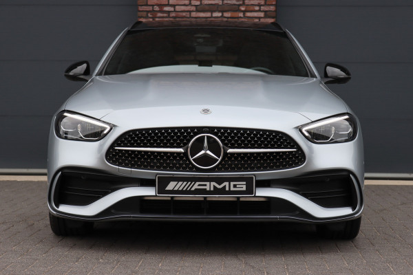Mercedes-Benz C-Klasse Estate 300 e AMG Line Aut9 | Panoramadak | Trekhaak | Leder | Camera | Sfeerverlichting | Dodehoekassistent | Stoelverwarming | Advanced Sound System | High Perf. LED |