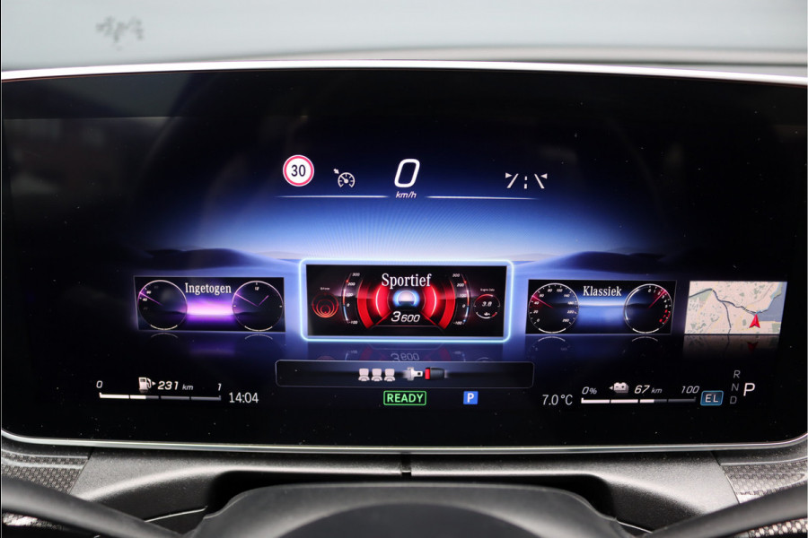 Mercedes-Benz C-Klasse Estate 300 e AMG Line Aut9 | Panoramadak | Trekhaak | Leder | Camera | Sfeerverlichting | Dodehoekassistent | Stoelverwarming | Advanced Sound System | High Perf. LED |