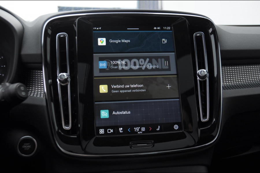 Volvo XC40 B3 177PK Automaat Plus Black Edition / Adaptive cruise control / Elektrische stoelen / Harman Kardon audio / Pilot assist / BLIS / Stoel en stuur verwarming / Elektrische achterklep / Parkeersensoren met camera / Google infotainment