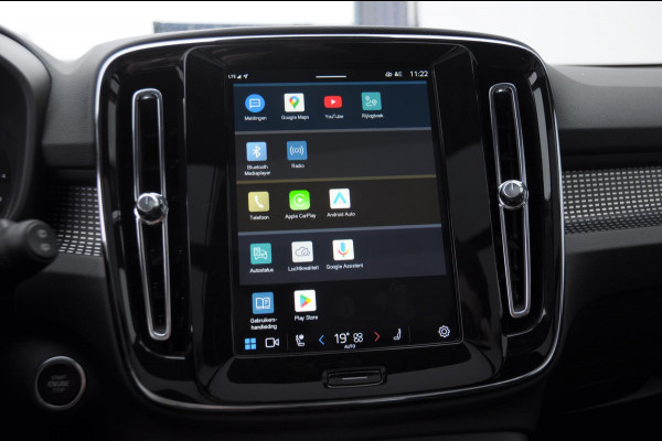 Volvo XC40 B3 177PK Automaat Plus Black Edition / Adaptive cruise control / Elektrische stoelen / Harman Kardon audio / Pilot assist / BLIS / Stoel en stuur verwarming / Elektrische achterklep / Parkeersensoren met camera / Google infotainment