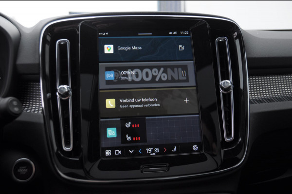 Volvo XC40 B3 177PK Automaat Plus Black Edition / Adaptive cruise control / Elektrische stoelen / Harman Kardon audio / Pilot assist / BLIS / Stoel en stuur verwarming / Elektrische achterklep / Parkeersensoren met camera / Google infotainment