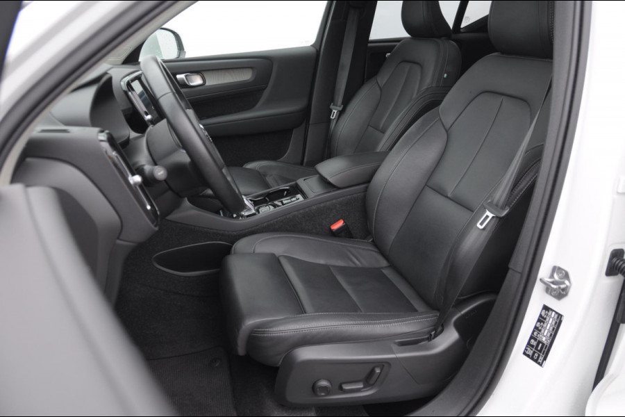 Volvo XC40 B4 211PK Automaat Inscription / Elektrische stoelen met geheugen / Keyless entry / Elektrische achterklep / Harman Kardon audio / Parkeersensoren met camera / stoel - en stuurwielverwarming /