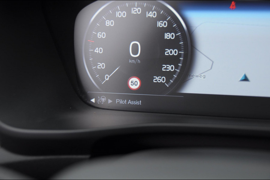 Volvo XC40 B4 211PK Automaat Inscription / Elektrische stoelen met geheugen / Keyless entry / Elektrische achterklep / Harman Kardon audio / Parkeersensoren met camera / stoel - en stuurwielverwarming /