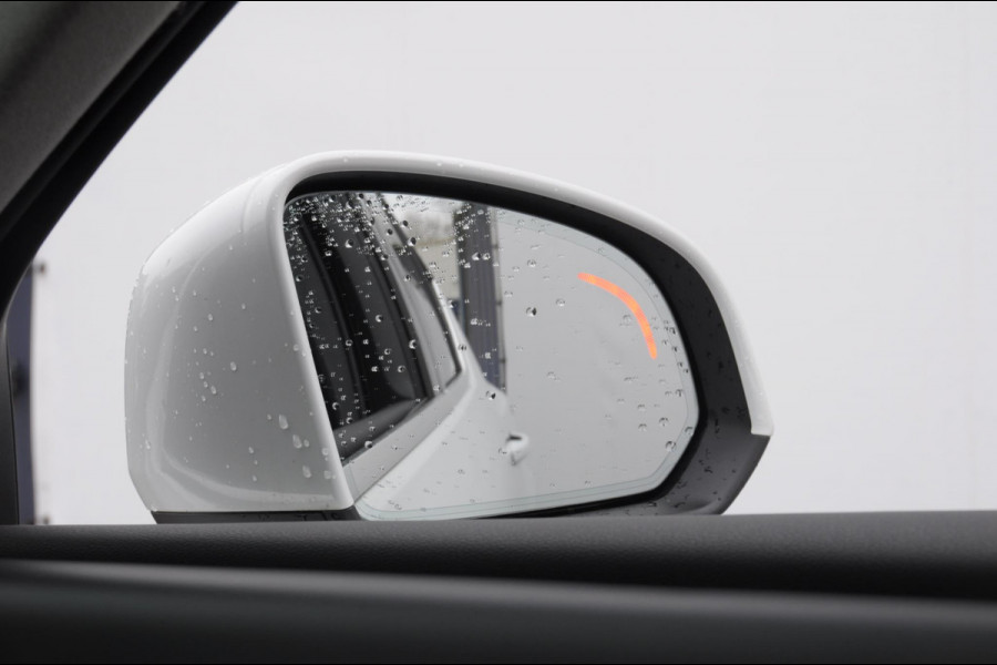 Volvo XC40 B4 211PK Automaat Inscription / Elektrische stoelen met geheugen / Keyless entry / Elektrische achterklep / Harman Kardon audio / Parkeersensoren met camera / stoel - en stuurwielverwarming /