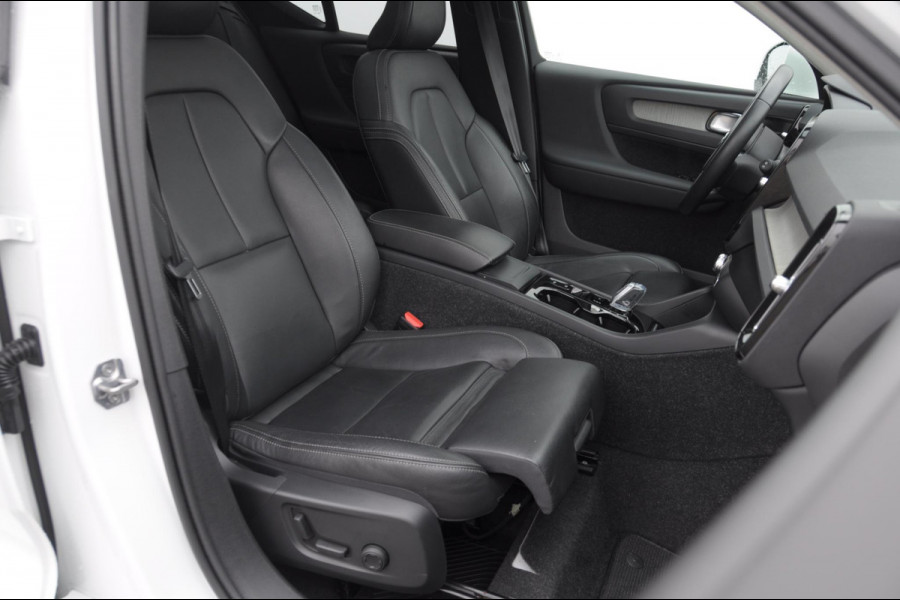 Volvo XC40 B4 211PK Automaat Inscription / Elektrische stoelen met geheugen / Keyless entry / Elektrische achterklep / Harman Kardon audio / Parkeersensoren met camera / stoel - en stuurwielverwarming /