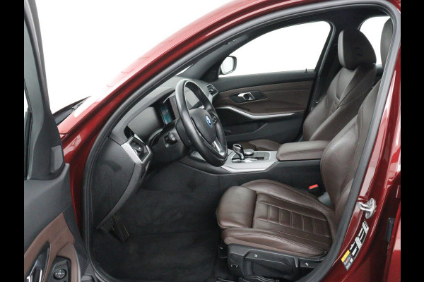 BMW 3-serie 330e Business Edition Plus | Sportstoelen | Leder | Adaptive cruise | Stoelverwarming | Carplay | Stuurverwarming | Navigatie | Parkeerhulp | Full LED | Live Cockpit | Individual Aventurinrot metallic | PHEV | Plug In