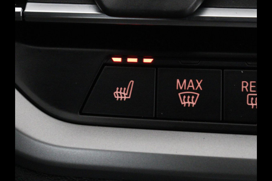 BMW 3-serie 330e Business Edition Plus | Sportstoelen | Leder | Adaptive cruise | Stoelverwarming | Carplay | Stuurverwarming | Navigatie | Parkeerhulp | Full LED | Live Cockpit | Individual Aventurinrot metallic | PHEV | Plug In