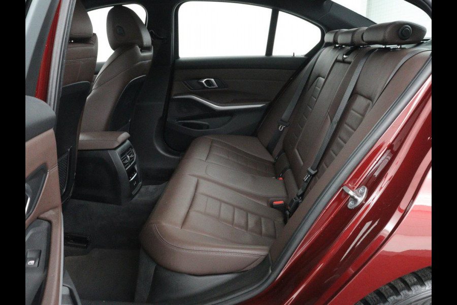 BMW 3-serie 330e Business Edition Plus | Sportstoelen | Leder | Adaptive cruise | Stoelverwarming | Carplay | Stuurverwarming | Navigatie | Parkeerhulp | Full LED | Live Cockpit | Individual Aventurinrot metallic | PHEV | Plug In
