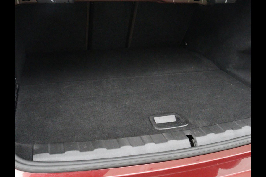 BMW 3-serie 330e Business Edition Plus | Sportstoelen | Leder | Adaptive cruise | Stoelverwarming | Carplay | Stuurverwarming | Navigatie | Parkeerhulp | Full LED | Live Cockpit | Individual Aventurinrot metallic | PHEV | Plug In