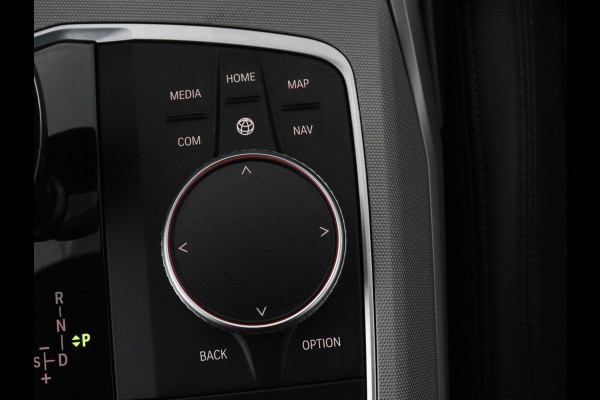 BMW 3-serie 330e Business Edition Plus | Sportstoelen | Leder | Adaptive cruise | Stoelverwarming | Carplay | Stuurverwarming | Navigatie | Parkeerhulp | Full LED | Live Cockpit | Individual Aventurinrot metallic | PHEV | Plug In