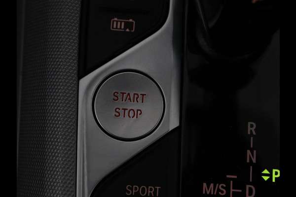 BMW 3-serie 330e Business Edition Plus | Sportstoelen | Leder | Adaptive cruise | Stoelverwarming | Carplay | Stuurverwarming | Navigatie | Parkeerhulp | Full LED | Live Cockpit | Individual Aventurinrot metallic | PHEV | Plug In