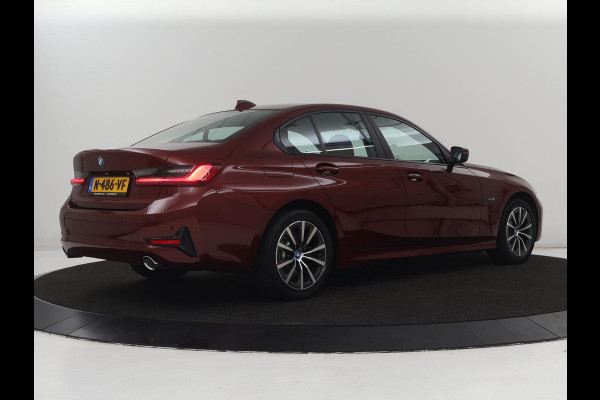 BMW 3-serie 330e Business Edition Plus | Sportstoelen | Leder | Adaptive cruise | Stoelverwarming | Carplay | Stuurverwarming | Navigatie | Parkeerhulp | Full LED | Live Cockpit | Individual Aventurinrot metallic | PHEV | Plug In