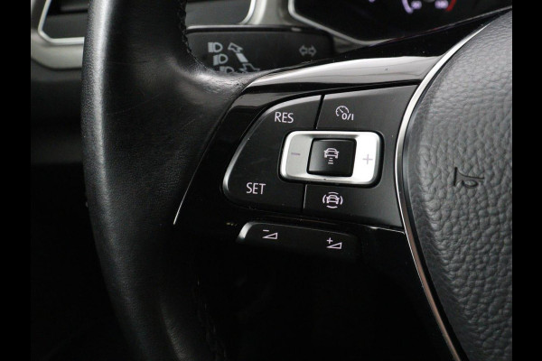 Volkswagen T-Roc 1.0 TSI Style Business | Adaptive cruise | Carplay | Navigatie | DAB | Climate control | Bluetooth | Parkeerhulp