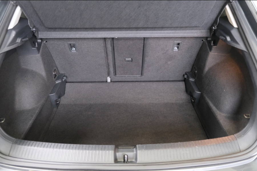 Volkswagen T-Roc 1.0 TSI Style - N.A.P. Airco, Cruise, PDC, Carplay.