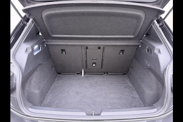 Volkswagen ID.3 First Plus 62kWh Camera Navi-Pro Adap.Cruise Matrix led 19" Ecc Apple Carplay Android Auto SOH 91% Stoel+Stuurverwarming Lmv Privacy Glas Keyless Advanced Rijstrooksensor Led-a.licht dynamisch 1e Eigenaar Dealeronderhouden Origineel Nederlandse Auto