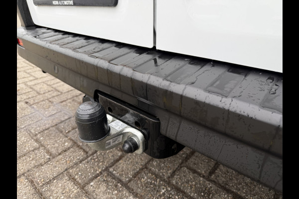 Renault Trafic 2.0 dCi 130pk T29 L2H1 DC 6 persoons Work Edition / vaste prijs rijklaar € 24.950 ex btw / lease € 407 / euro 6 / bpm vrij / trekhaak / airco / cruise / navigatie / isofix / sidebars