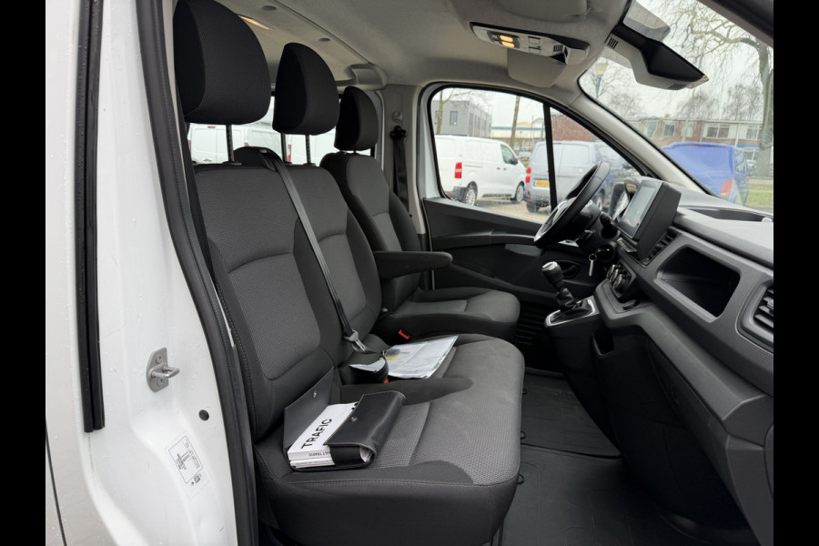 Renault Trafic 2.0 dCi 130pk T29 L2H1 DC 6 persoons Work Edition / vaste prijs rijklaar € 24.950 ex btw / lease € 407 / euro 6 / bpm vrij / trekhaak / airco / cruise / navigatie / isofix / sidebars