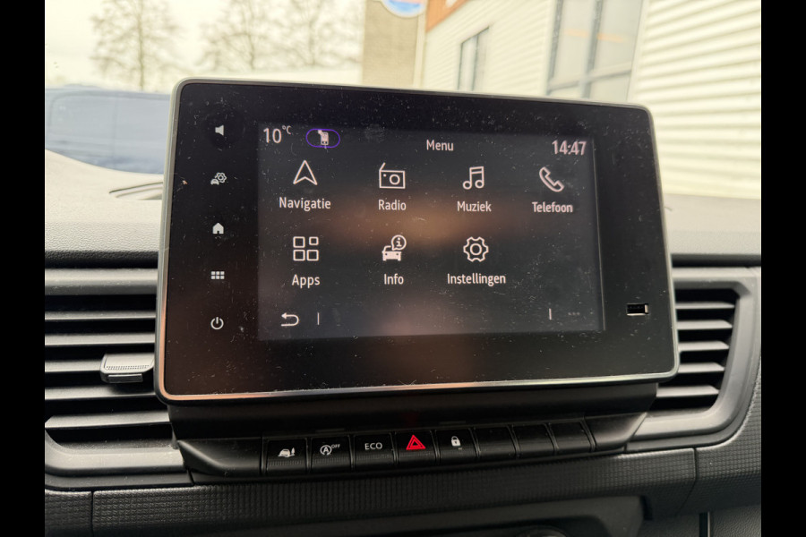 Renault Trafic 2.0 dCi 130pk T29 L2H1 DC 6 persoons Work Edition / vaste prijs rijklaar € 24.950 ex btw / lease € 407 / euro 6 / bpm vrij / trekhaak / airco / cruise / navigatie / isofix / sidebars