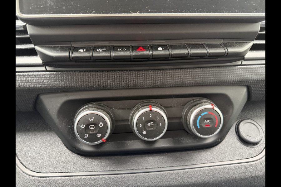 Renault Trafic 2.0 dCi 130pk T29 L2H1 DC 6 persoons Work Edition / vaste prijs rijklaar € 24.950 ex btw / lease € 407 / euro 6 / bpm vrij / trekhaak / airco / cruise / navigatie / isofix / sidebars