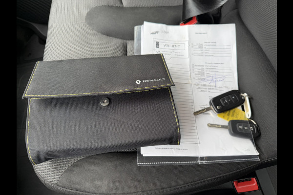 Renault Trafic 2.0 dCi 130pk T29 L2H1 DC 6 persoons Work Edition / vaste prijs rijklaar € 24.950 ex btw / lease € 407 / euro 6 / bpm vrij / trekhaak / airco / cruise / navigatie / isofix / sidebars