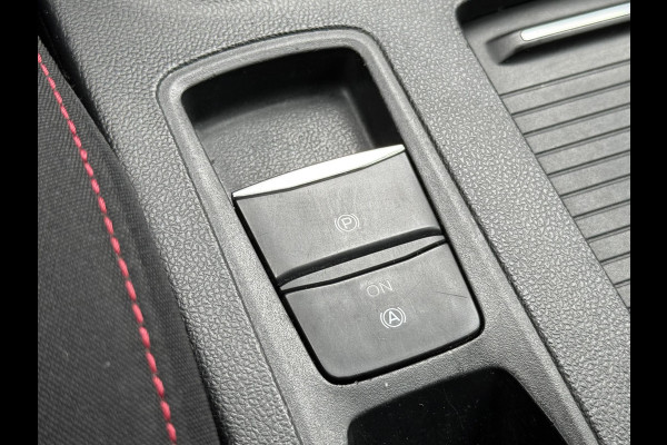 Ford FOCUS Wagon 1.0 EcoBoost ST Line Business Navi|Trekhaak|Clima|PDC V+A|Cruise|Stoelverwarming|APK tot 03-2027