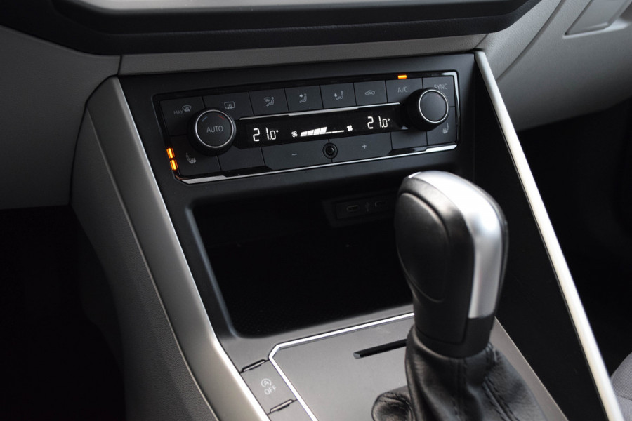 Volkswagen Polo 1.0 TSI Highline R-Line / Cruise Control/ Stoelverwarming/ Parkeersensoren/ 70kW (96PK)