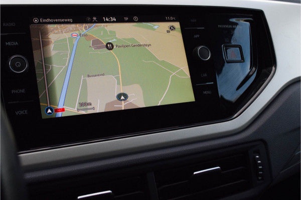 Volkswagen Polo 1.0 TSI Highline R-Line / Cruise Control/ Stoelverwarming/ Parkeersensoren/ 70kW (96PK)