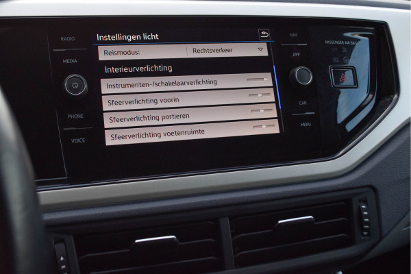 Volkswagen Polo 1.0 TSI Highline R-Line / Cruise Control/ Stoelverwarming/ Parkeersensoren/ 70kW (96PK)