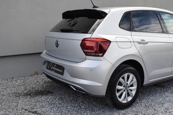 Volkswagen Polo 1.0 TSI Highline R-Line / Cruise Control/ Stoelverwarming/ Parkeersensoren/ 70kW (96PK)
