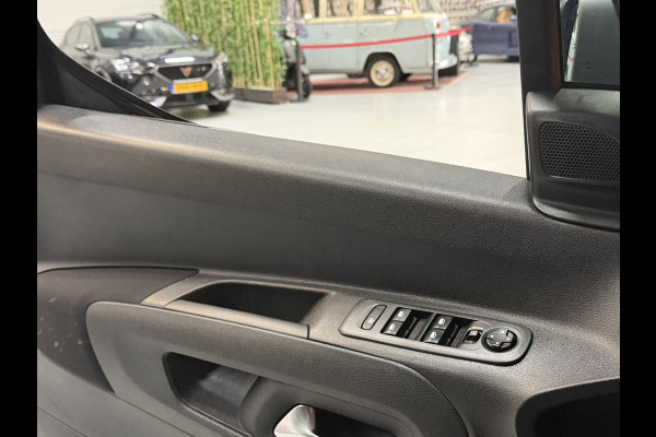 Opel Combo Tour Life 1.2 Turbo Edition Garantie Trekhaak Carplay Blindspot Cruise Navi Clima PDC led Dab Rijklaar