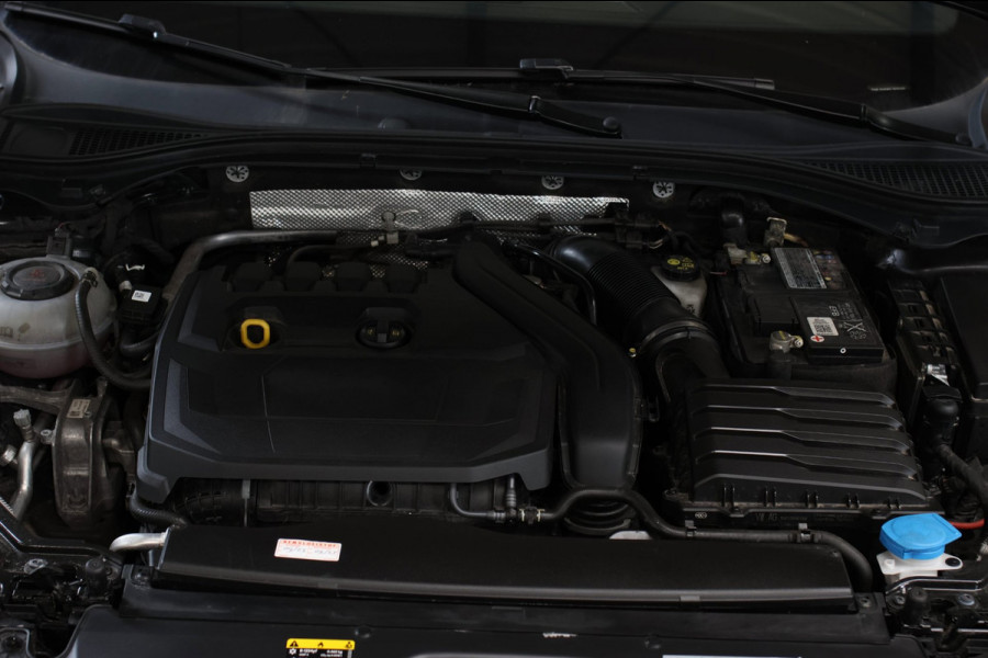 Škoda Superb Combi 1.5 TSI ACT Sportline *Pano*Canton*Camera*Keyless*