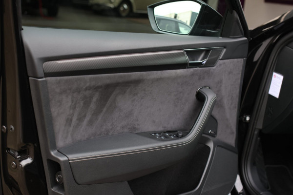 Škoda Superb Combi 1.5 TSI ACT Sportline *Pano*Canton*Camera*Keyless*