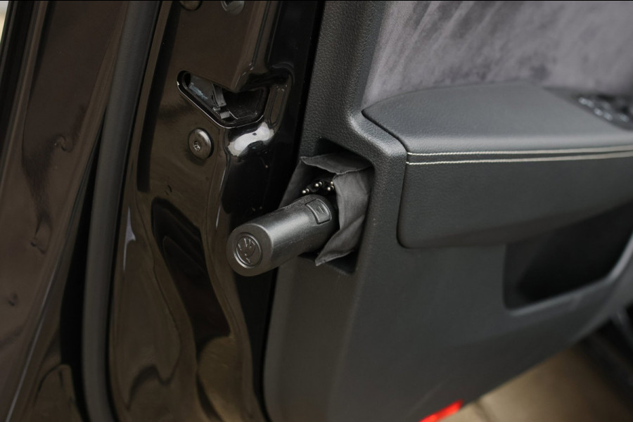 Škoda Superb Combi 1.5 TSI ACT Sportline *Pano*Canton*Camera*Keyless*