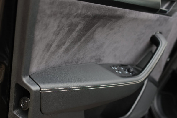 Škoda Superb Combi 1.5 TSI ACT Sportline *Pano*Canton*Camera*Keyless*