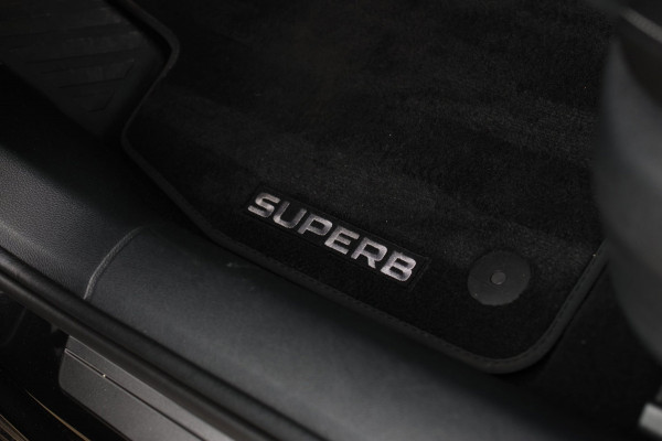 Škoda Superb Combi 1.5 TSI ACT Sportline *Pano*Canton*Camera*Keyless*