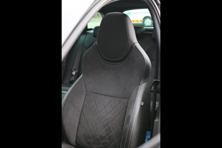 Škoda Superb Combi 1.5 TSI ACT Sportline *Pano*Canton*Camera*Keyless*