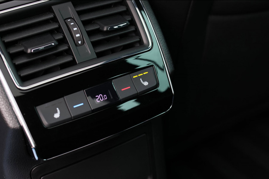 Škoda Superb Combi 1.5 TSI ACT Sportline *Pano*Canton*Camera*Keyless*