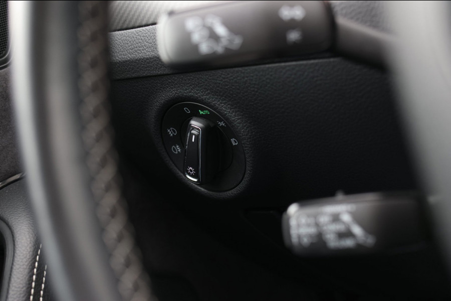 Škoda Superb Combi 1.5 TSI ACT Sportline *Pano*Canton*Camera*Keyless*