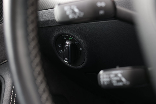 Škoda Superb Combi 1.5 TSI ACT Sportline *Pano*Canton*Camera*Keyless*