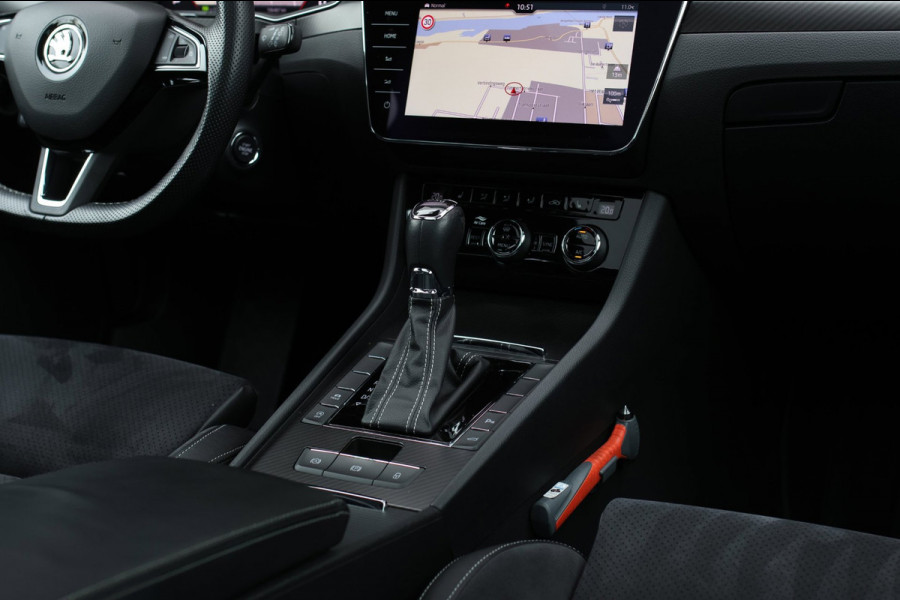 Škoda Superb Combi 1.5 TSI ACT Sportline *Pano*Canton*Camera*Keyless*