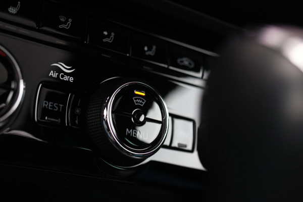 Škoda Superb Combi 1.5 TSI ACT Sportline *Pano*Canton*Camera*Keyless*