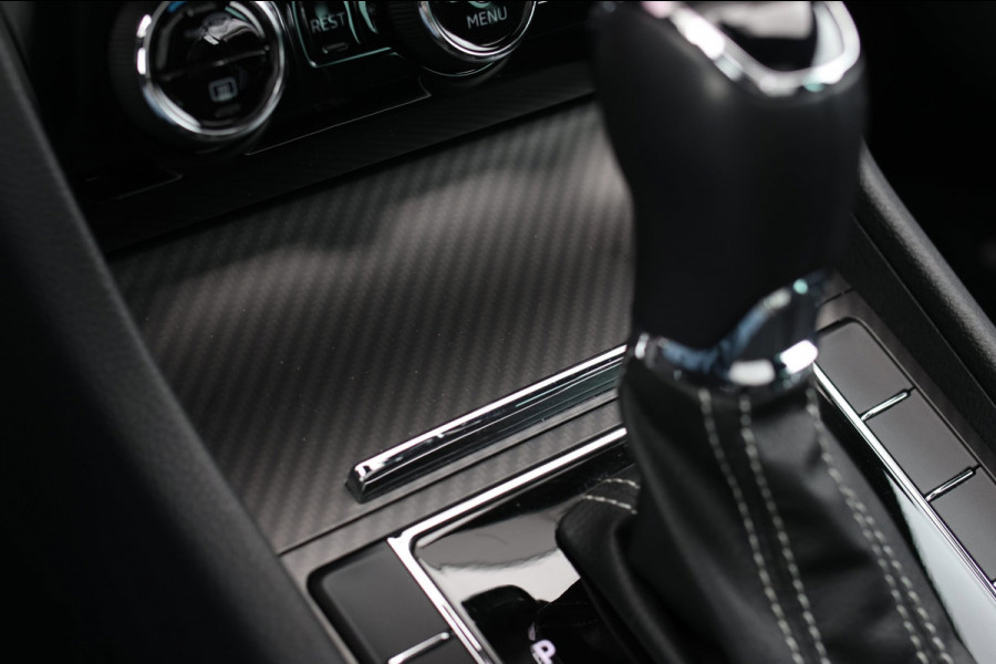 Škoda Superb Combi 1.5 TSI ACT Sportline *Pano*Canton*Camera*Keyless*