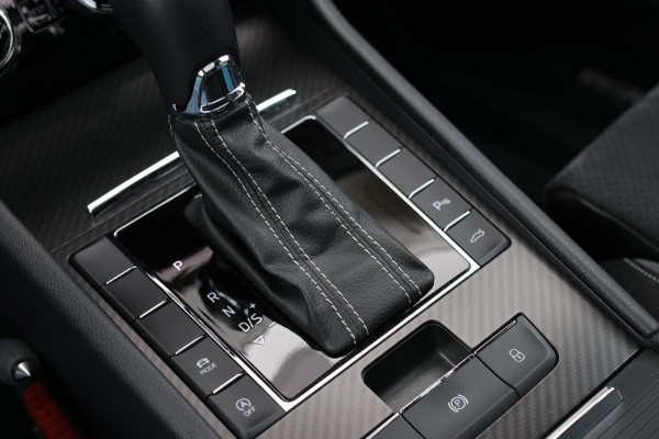 Škoda Superb Combi 1.5 TSI ACT Sportline *Pano*Canton*Camera*Keyless*