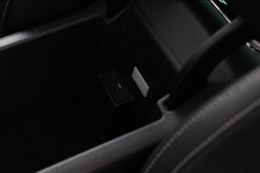 Škoda Superb Combi 1.5 TSI ACT Sportline *Pano*Canton*Camera*Keyless*