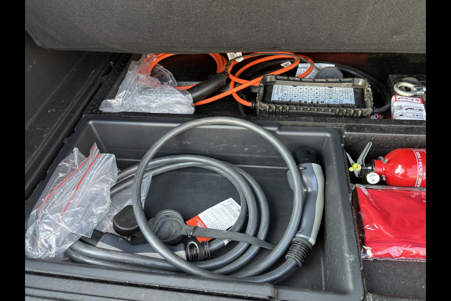 Peugeot 3008 1.6 HYbrid 225 GT VAN €28.900,- NU VOOR SLECHTS €25.440,- Uw LENTEVOORDEEL €3.460,- |PHEV| BLACK OPTIC| ELEK. STOEL + MEMORY| MASSAGESTOELEN| FOCAL AUDIO| STOELVERWARMING| CAMERA VOOR+ ACHTER| ADAPTIVE CRUISE CONTROL| DODE HOEK SENSOR| ELEK. ACHTERKLEP