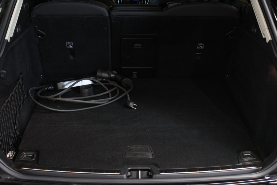 Volvo XC60 2.0 T6 Plug-in hybrid AWD Plus Bright *Pano*H/K*Camera*Trekhaak*