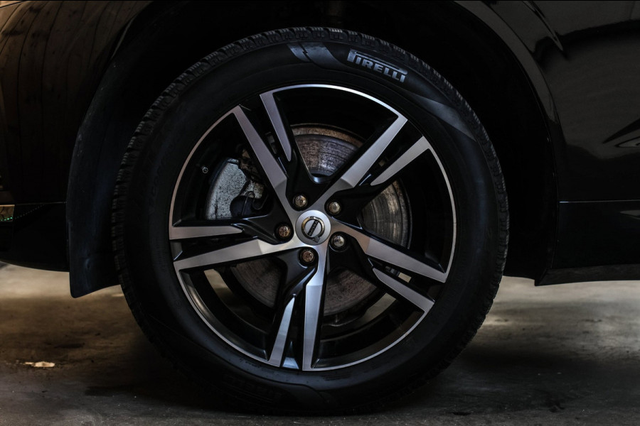 Volvo XC60 2.0 T6 Plug-in hybrid AWD Plus Bright *Pano*H/K*Camera*Trekhaak*